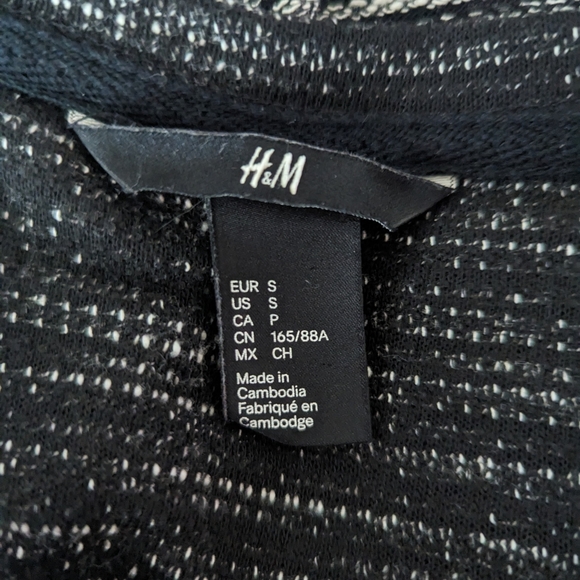 H&M Black & White Heathered 3/4 Sleeve Knit Sweater. Women's Small - Picture 2 of 3